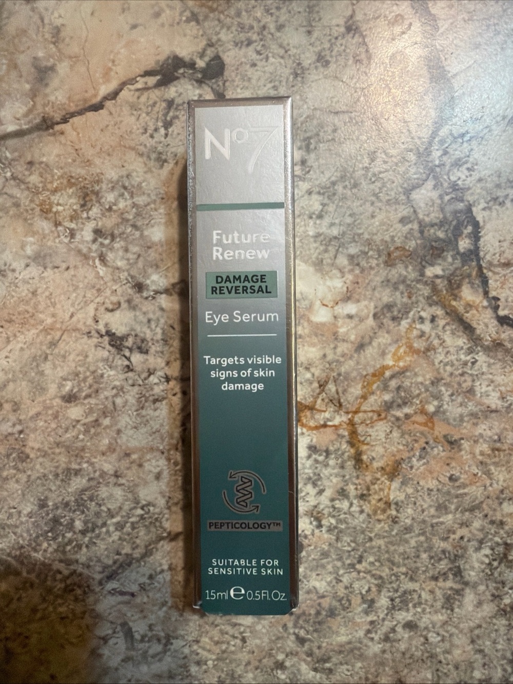 Future Renew Damage Reversal Eye Serum - Green